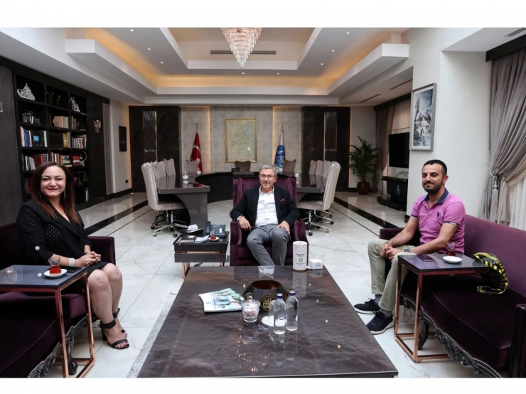Mrs. Nalan Kurt and Fatih Kurt visited our Istanbul Eyüp Sultan Mayor Mr. Deniz Köken in her office.